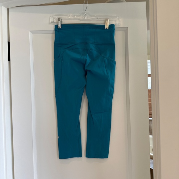 Lululemon cropped leggings - size 4 - Picture 2 of 2